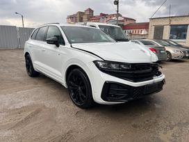 Volkswagen Touareg, 3.0 l., off-road / crossover