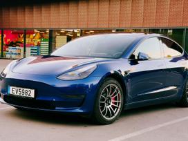 Tesla Model 3, sedanas