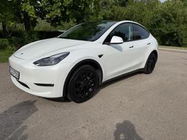 Tesla Model Y, hatchback