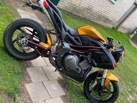 Benelli TnT 1130cc, street / classic