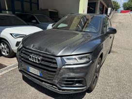 Audi Q5, 2.0 l., off-road / crossover