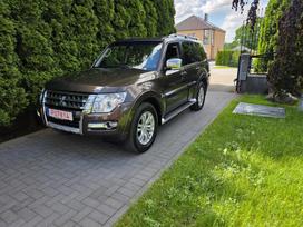 Mitsubishi Pajero, 3.2 l., off-road / crossover
