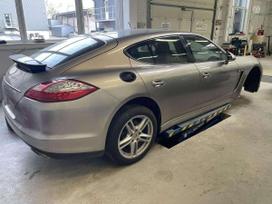 Porsche Panamera dalimis. Yra ir daugiau
