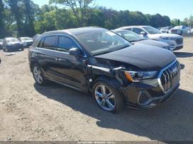 Audi Q3, 2.0 l., Внедорожник / Кроссовер