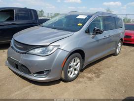 Chrysler Pacifica по частям. Pakeliui į klaipėdą bus liepos pradžioje ardymui