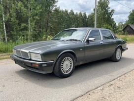 Jaguar XJ40, 4.0 l., Седан