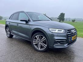 Audi Q5, 2.0 l., off-road / crossover
