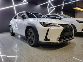 Lexus UX 250h, 2.0 l., off-road / crossover