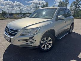 Volkswagen Tiguan, 2.0 l., Внедорожник / Кроссовер