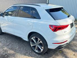Audi Q3, 2.0 l., off-road / crossover