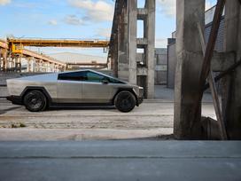 Tesla Cybertruck, 448 кВт·ч, Пикап