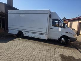 Mercedes-Benz Autoparduotuvė, pielāgots tirdzniecībai