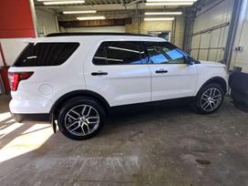Ford Explorer, 3.5 l., off-road / crossover