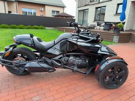 Can-Am Spyder 1330cc, triračiai