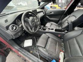 Mercedes-benz Gla250 dalimis. Greičių dėžės