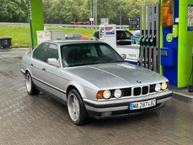 BMW 525, 2.5 l., saloon / sedan