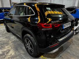 Mercedes-Benz GLA180, 1.3 l., off-road / crossover