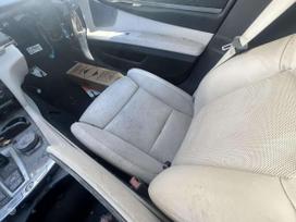 Bmw 750 dalimis. Garso aparatura lubos