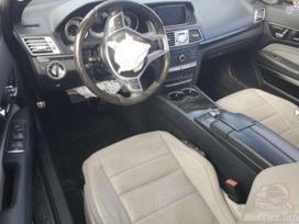 Mercedes-benz E400 dalimis. Automobilis jau