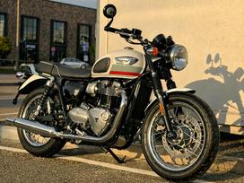 Triumph Bonneville 900cc, street / классические