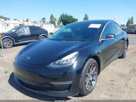 Tesla Model 3, Седан