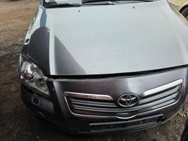 Toyota Avensis for parts