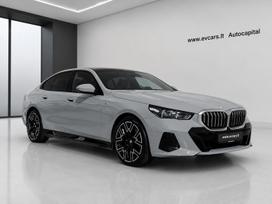 BMW i5, 84 кВт·ч, Седан