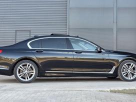 BMW 740, Седан