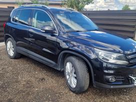 Volkswagen Tiguan, 2.0 l., off-road / crossover