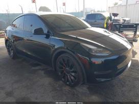 Tesla Model Y, 75 kWh, off-road / crossover