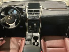 Lexus NX 300h, 2.5 l., off-road / crossover