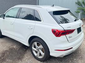 Audi Q3, 2.0 l., off-road / crossover