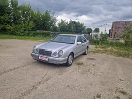 Mercedes-Benz E300, 3.0 l., Седан