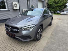 Mercedes-Benz GLA200, 1.3 l., hatchback