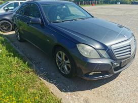 Mercedes-Benz E200, 2.1 l., Седан