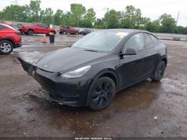 Tesla Model Y, 81 kWh, off-road / crossover