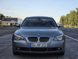 BMW 545, Седан