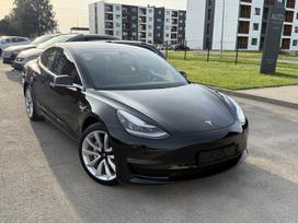 Tesla Model 3, Седан