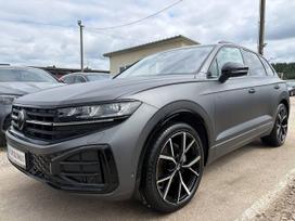 Volkswagen Touareg, 3.0 l., off-road / crossover