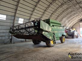 John Deere 2058, combine harvesters
