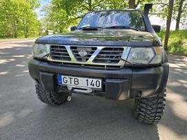 Nissan Patrol, 3.0 l., off-road / crossover