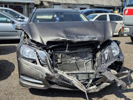 Mercedes-Benz E350 по частям