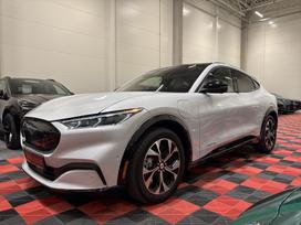 Ford Mustang Mach-E, 75 kWh, off-road / crossover