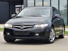 Honda Accord, 2.0 l., saloon / sedan