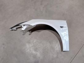 Tesla Model 3 sparnai