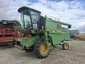 John Deere 1052, combine harvesters