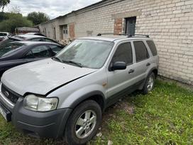 Ford Maverick dalimis. Dezes defektas