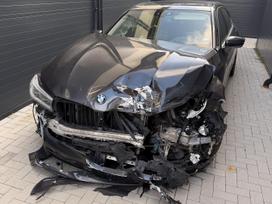 BMW 750, Седан