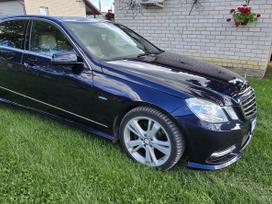 Mercedes-Benz E350, 3.5 l., sedans