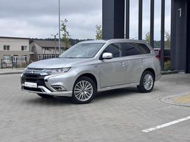 Mitsubishi Outlander, 2.4 l., off-road / crossover